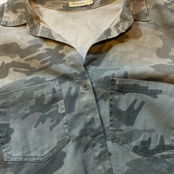 Sneak Peek Camouflage Cropped Jacket. Women’s size Small. Great condition. - Picture 5 of 5